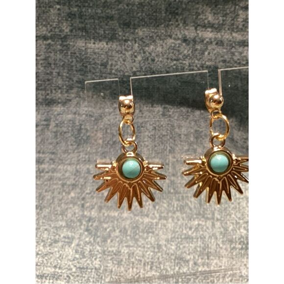 Jewelry - NWOT. Goldtone Sunburst Dangle Earrings with Faux Turquoise Center